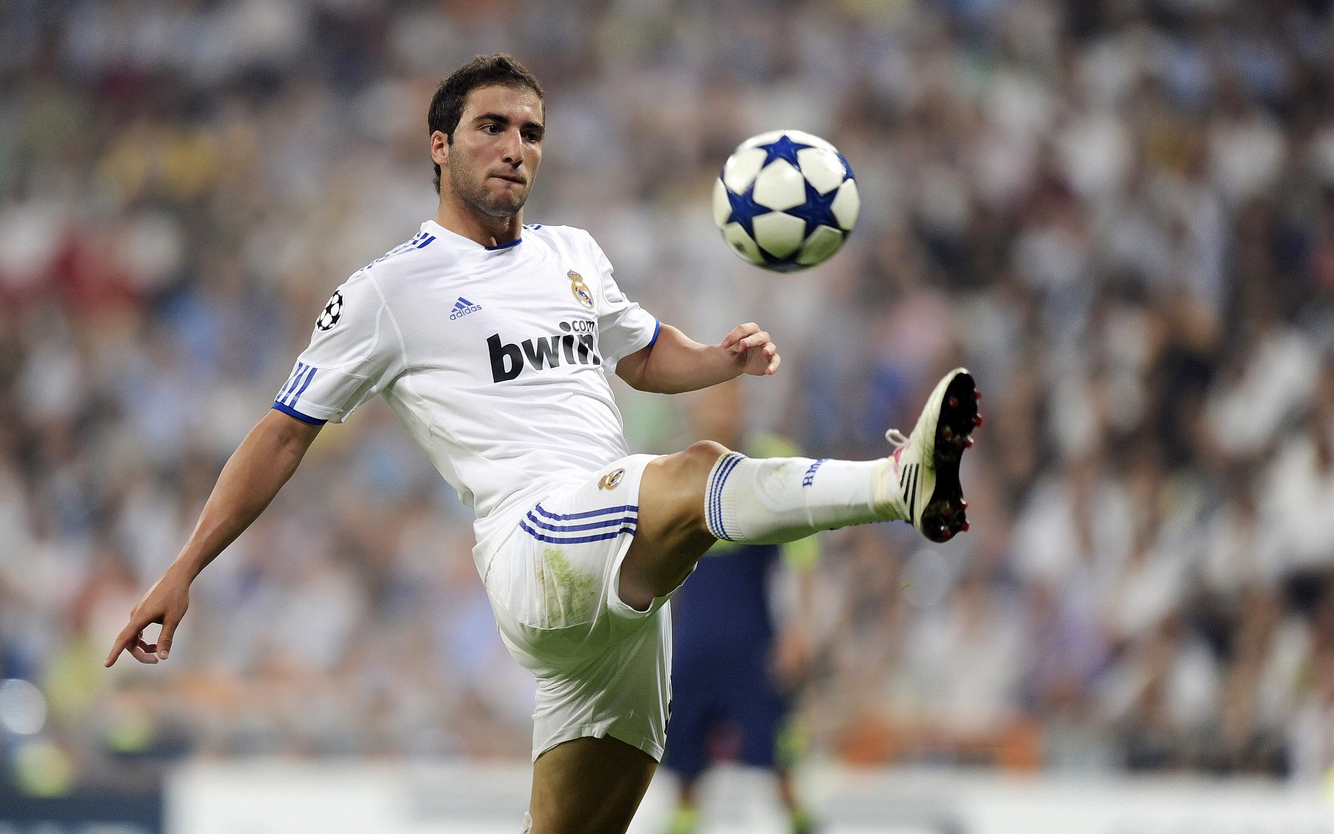 当世界排名在深圳湾畔燃烧，拉梅洛用一记绝杀定义中国主场