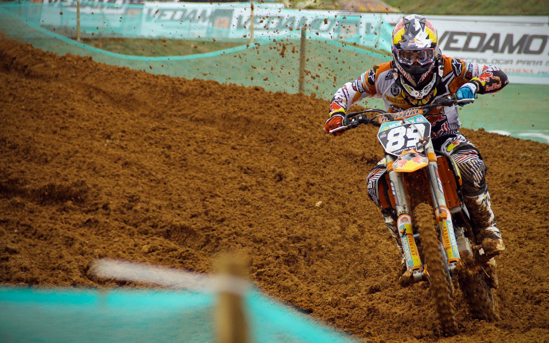 当东方战车碾过石油金元，哈弗茨在2026的废墟上接管比赛