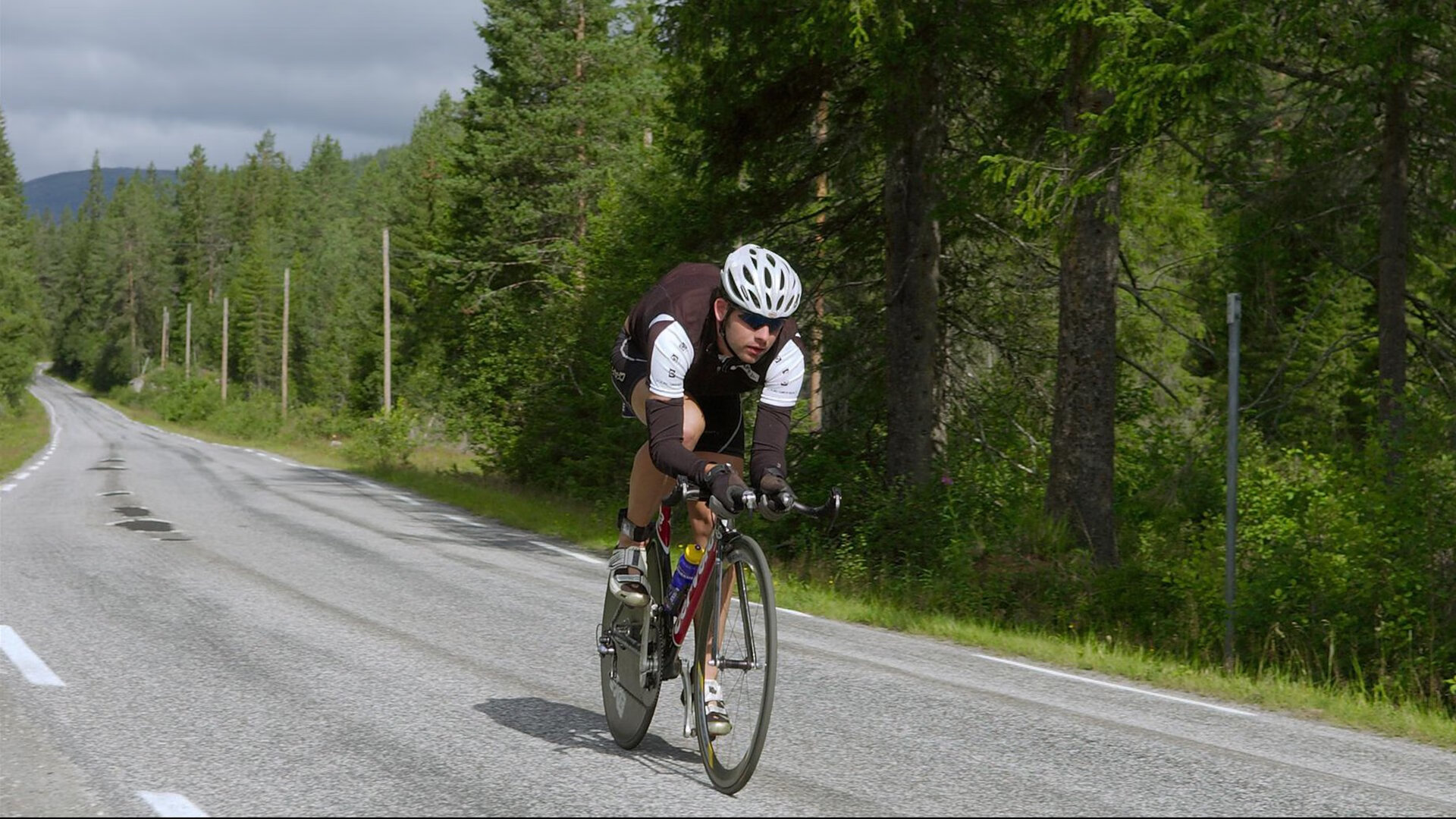 阿尔瓦雷斯一锤定音，当丹麦童话遇上智利硝烟，悬念在风中消散